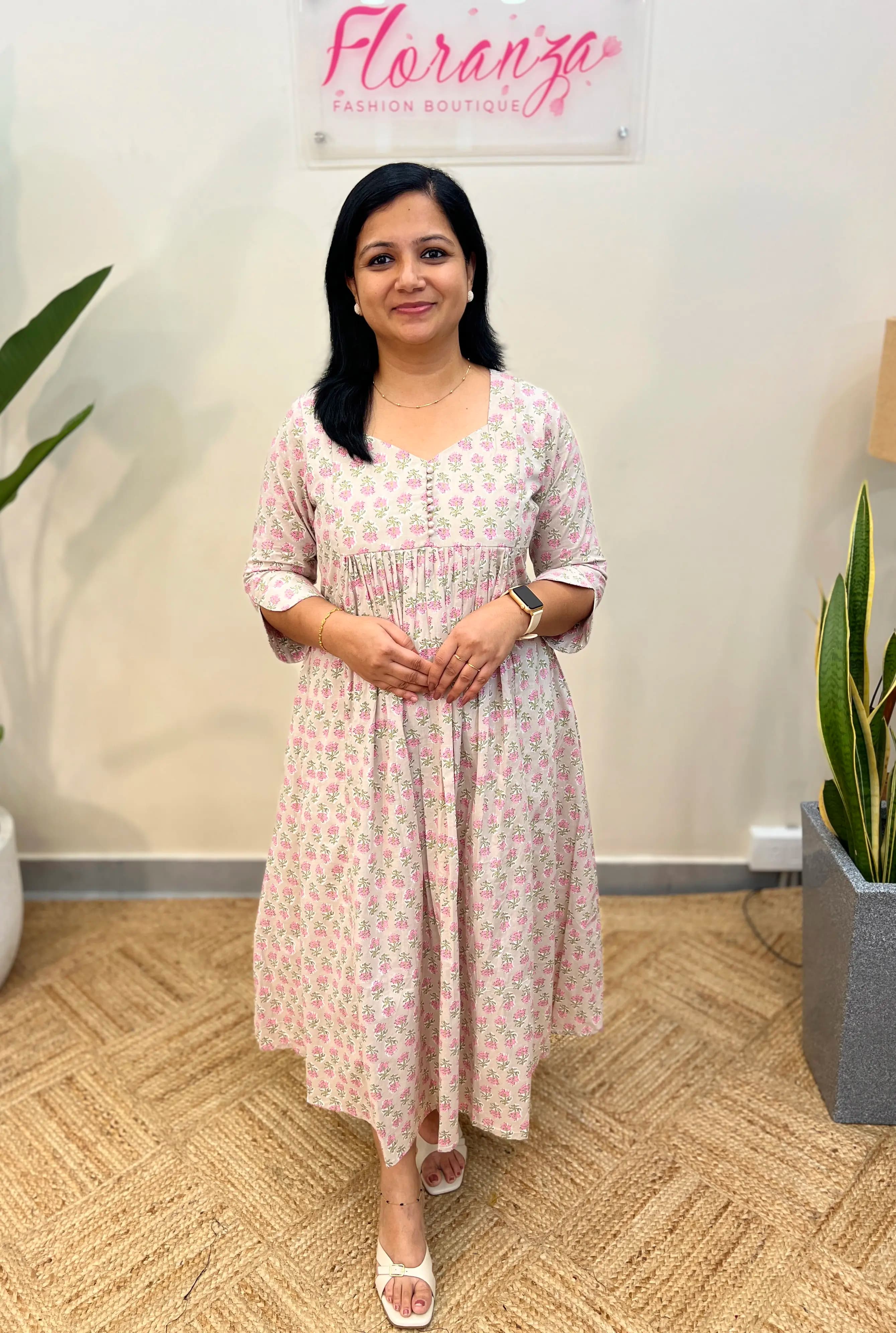 Florista Kurti In Printed Cotton - Beige mix Grey