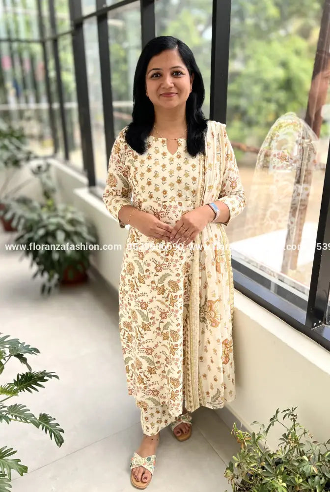 Florista 3 piece set in printed cotton _ 3630 - S / Off-White mix Mustard Brown