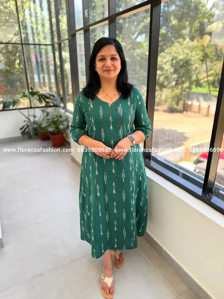 Florista Aline Kurti in Ikat - Green (3998A) - Green / XS
