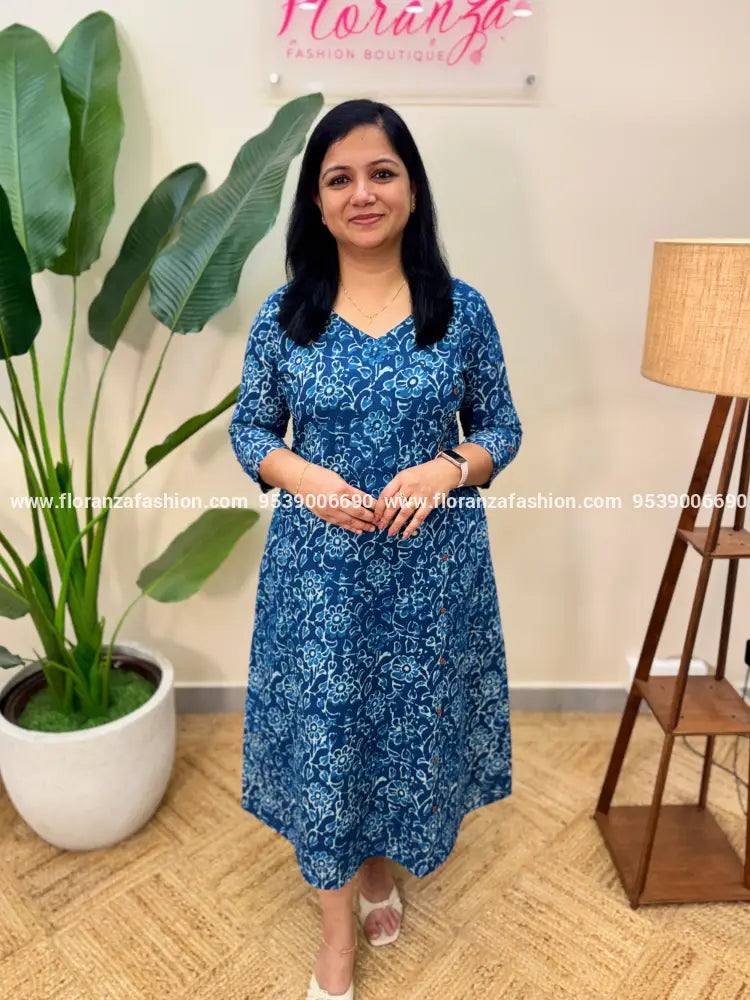 Florista Aline Kurti in Printed Cotton - Indigo (4168) - Indigo Blue / M