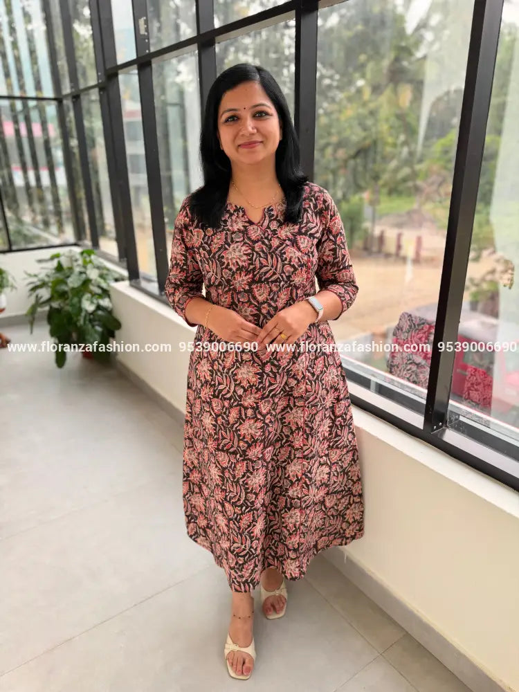 Florista Aline Kurti in Pure Cotton Kalamkari - Black (4114D) - BLACK / M