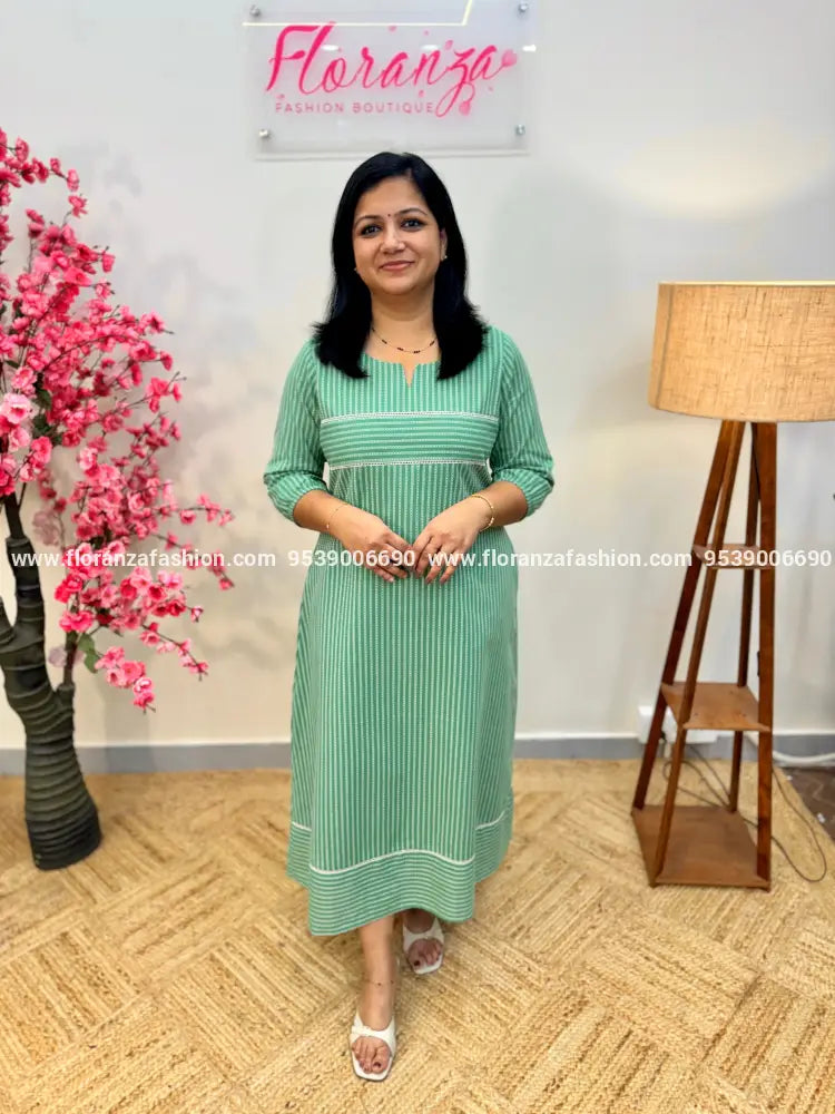 Florista Aline Top in South Weaved Cotton - 3776 - Green / S