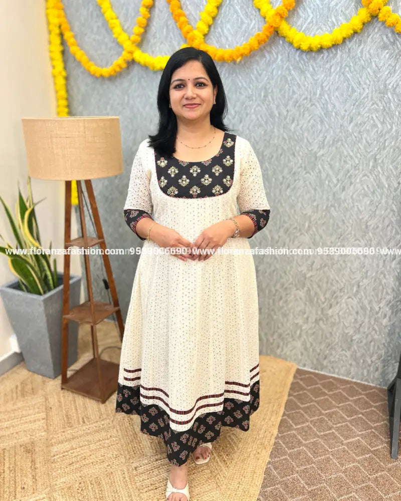 Florista Onam Special Kurti in Hakoba - Off-White (3896) - OFF-WHITE / S