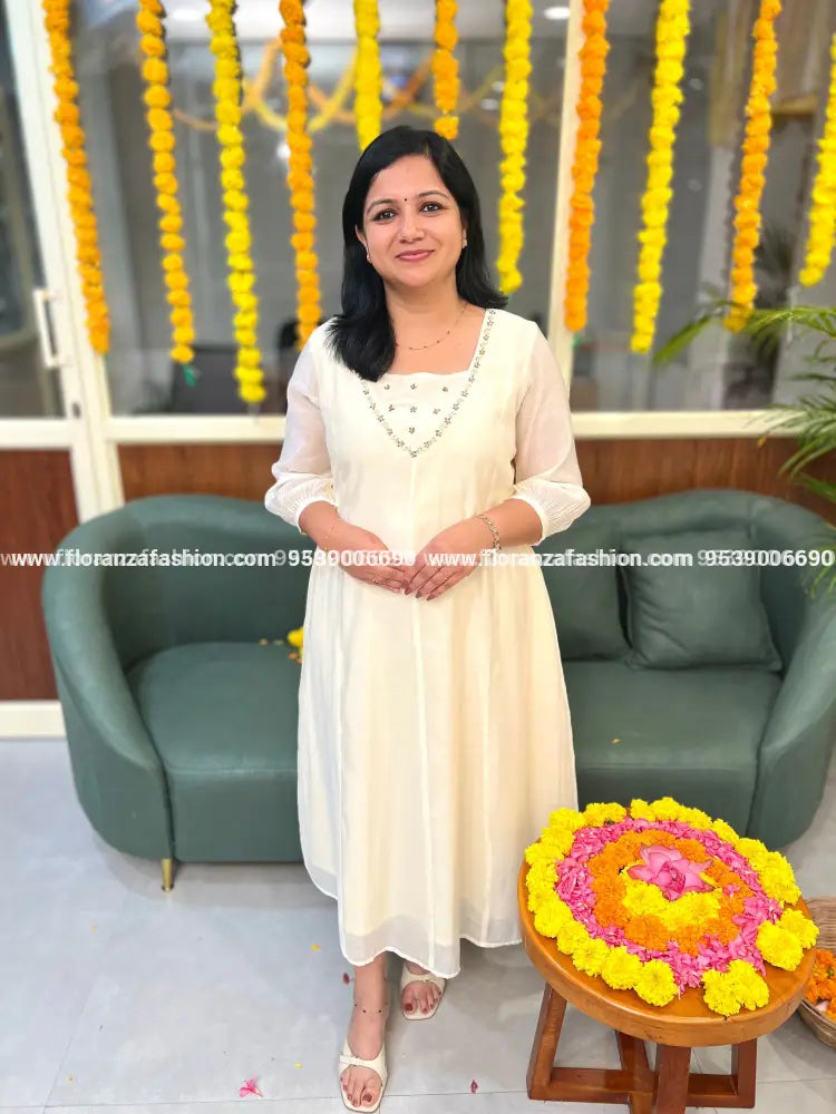 Florista Onam Special Kurti in Mul-Chanderi - (3812A) - OFF-WHITE / XS