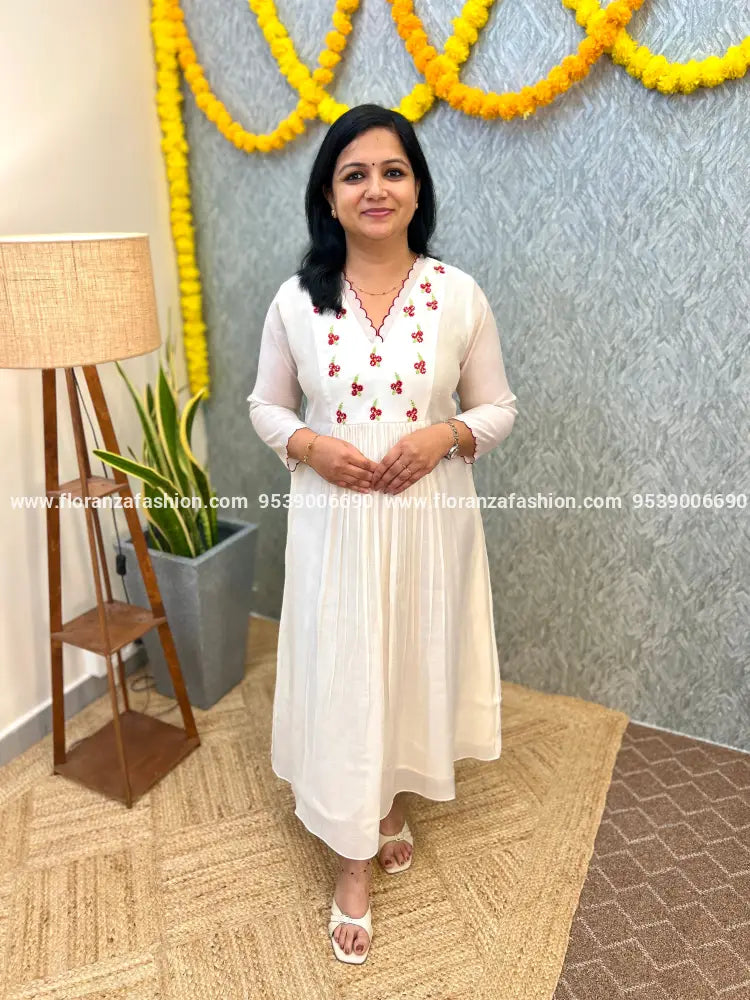 Florista Onam Special Kurti In Premium Mul- Chanderi -Off white(3906) - Off-White / S