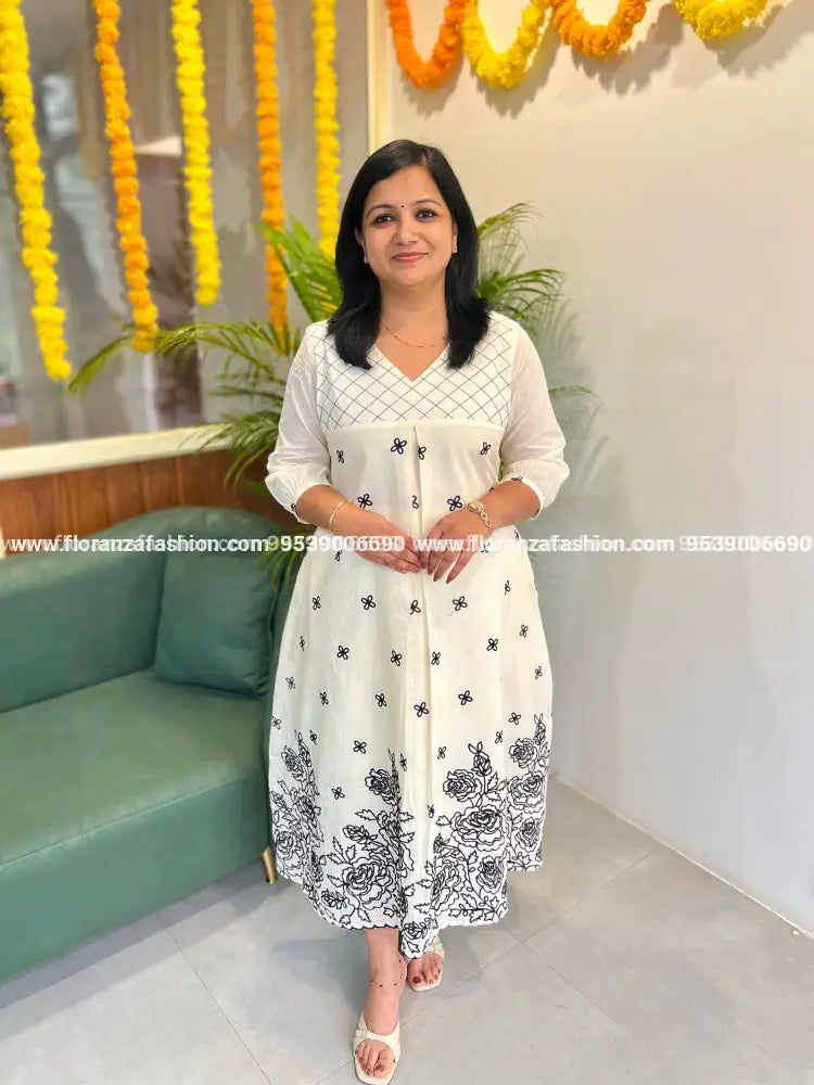 Onam Special Florista Kurti In Kora Cotton - (3837A) - Off-White / XS